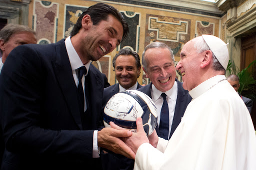 Le Pape aux footballers : « Restez des amateurs, des hommes porteurs d’humanité » &#8211; es