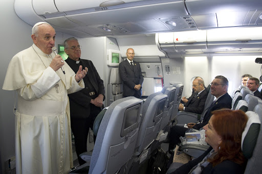 Pope Francis in airplane press conference &#8211; es