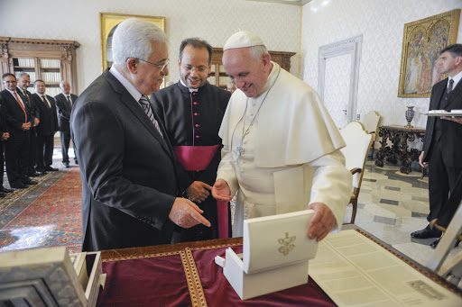 Pope Francis with Mahmoud Abbas &#8211; es