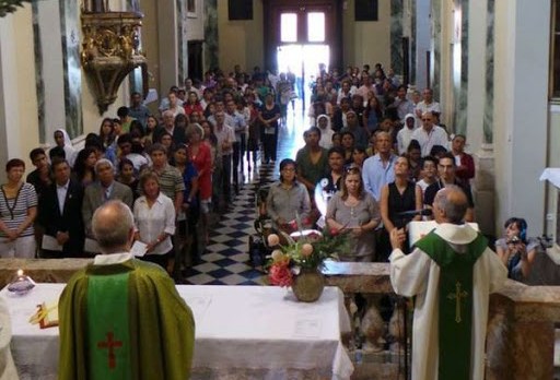 Catholics during Mass &#8211; es