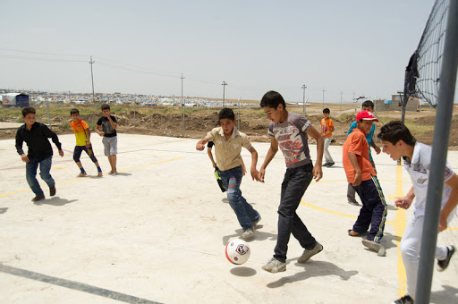 Mexican children playing football &#8211; es