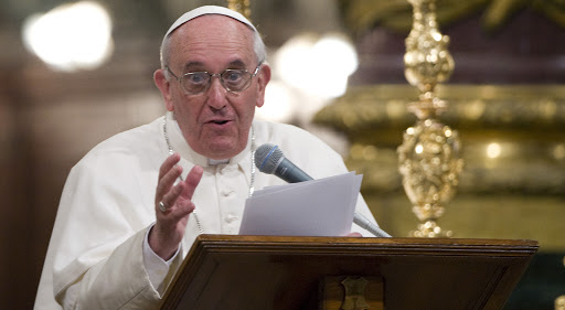 Pope Francis giving homily &#8211; es
