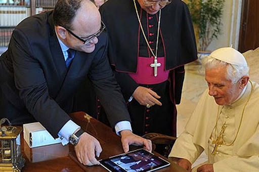 Benedict XVI and twitter &#8211; es