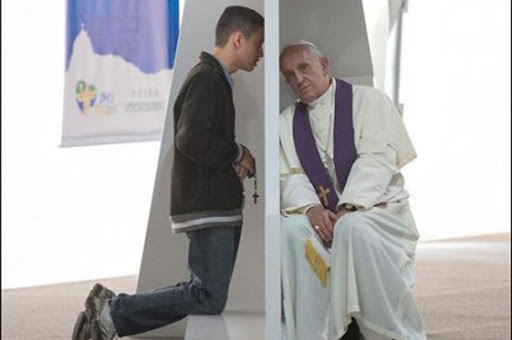 Pope Francis in a confessional &#8211; es