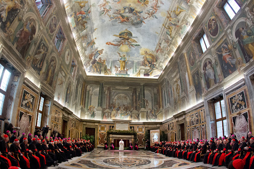 Pope Francis (C) speaks during the audience of the Curia &#8211; es