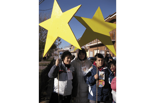 Children congratulating the navidad &#8211; es