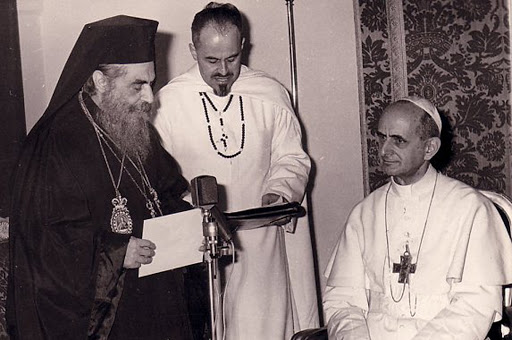 Pope Paul VI and Patriarch Athenagoras at Jerusalem in January 1964 &#8211; es