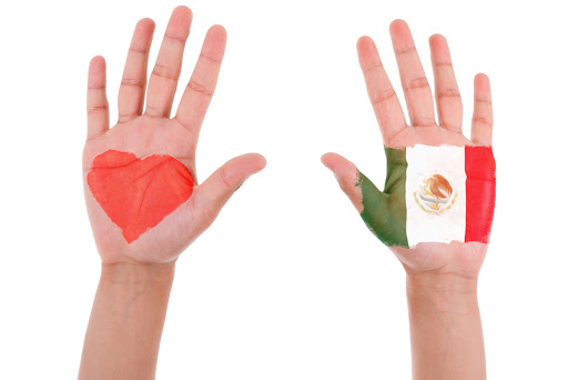 Hands with a painted heart and mexican flag, i love mexico &#8211; es