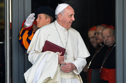 Pope Francis leaves after met cardinals &#8211; es