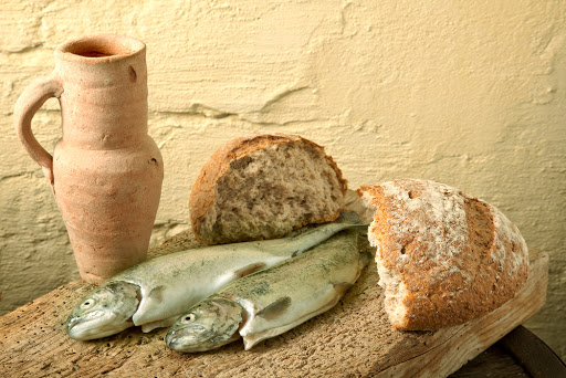 Bread, wine and fish &#8211; es