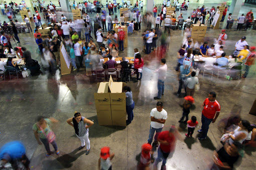 San Salvador : General view of people casting their vote &#8211; es