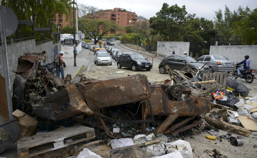 VENEZUELA, Caracas : View of a barricade during protests &#8211; es