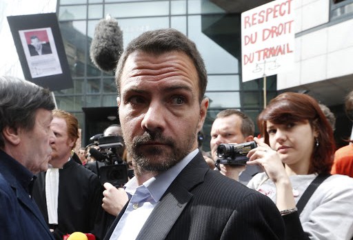Jerome Kerviel is surrounded by journalists &#8211; es