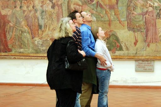 Family in the museum &#8211; es