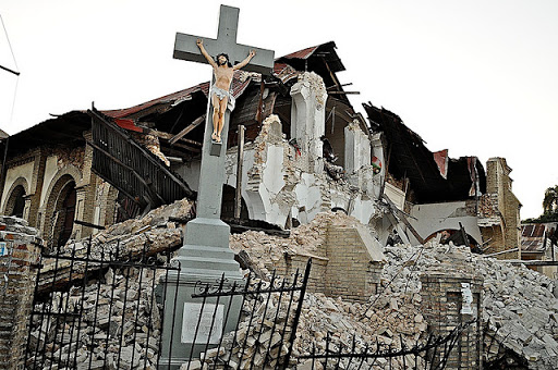 Iglesia destruida por el terremoto de Haití