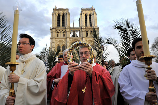 Veneration of the Crown of Thorns in Notre Dame &#8211; es