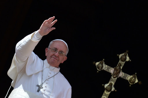 Pope Francis blesses faithful during his «Urbi et Orbi» blessing for Rome and the world &#8211; es
