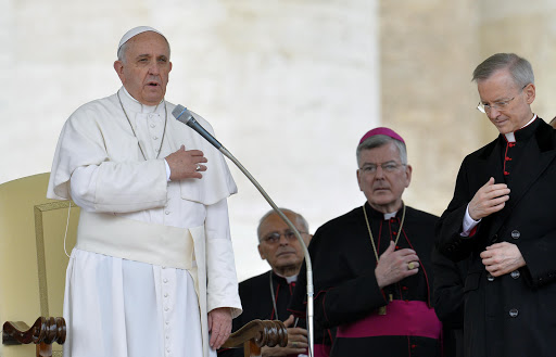 Pope Francis makes the sign of the cross in St Peter&#8217;s square at the Vatican, on April 23, 2014 &#8211; es