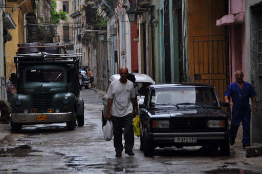 calle en cuba