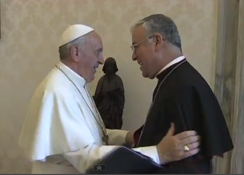 Papa Francisco y obispo chileno