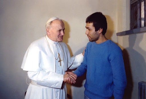 John Paul II and Mehmet Ali Agca &#8211; es