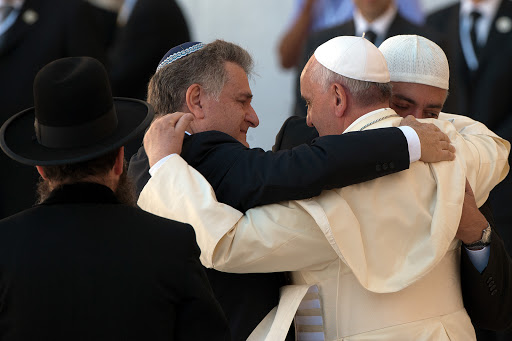 Pope Francis hugs two close friends Abraham Skorka and Omar Abboud &#8211; es