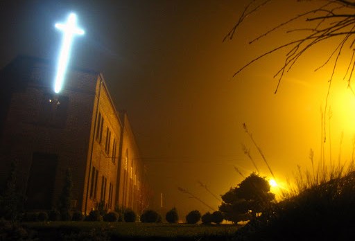 light cross at night &#8211; es