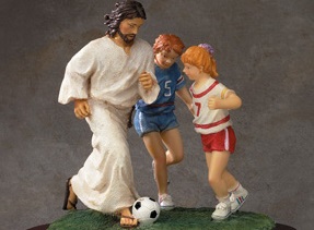 Estatuita Jesús jugando fútbol