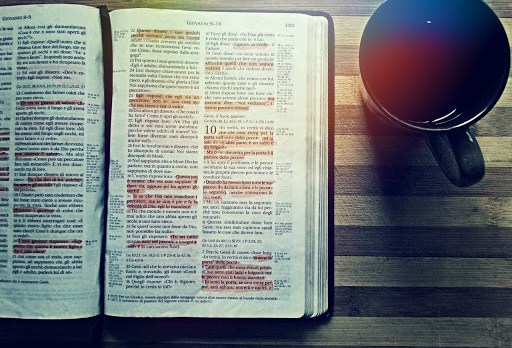 Biblia y café