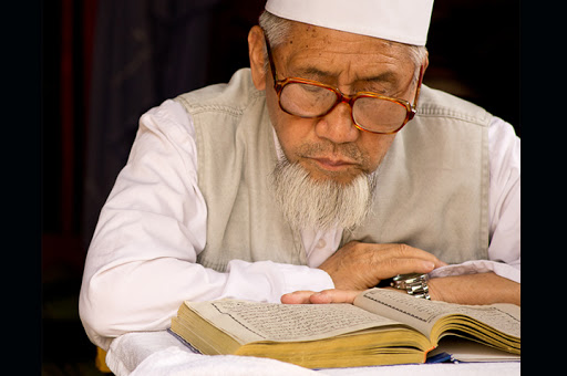 Reading the Quran &#8211; es