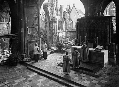 Polish priest WWII during mass &#8211; es