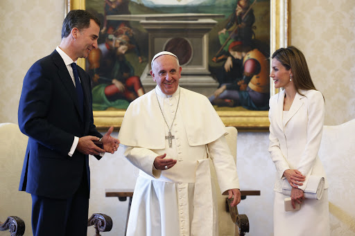King Felipe VI and Queen Letizia with Pope Francis &#8211; es