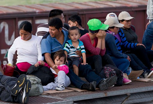 migrants on Mexican freight train &#8211; es
