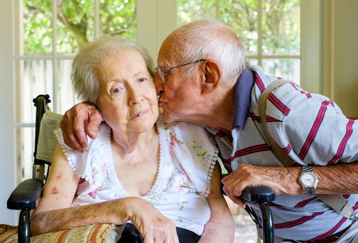 Elderly couple &#8211; es
