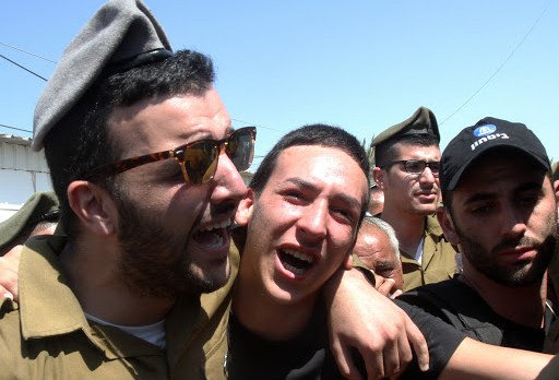 ISRAEL, NETIVOT : Israeli soldiers and friends mourn during the funeral of Israeli soldier &#8211; es
