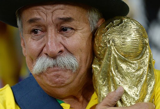 Brazil&#8217;s fan frustrated &#8211; Old man Crying &#8211; es