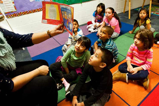 A kindergarten in US with latino children &#8211; es