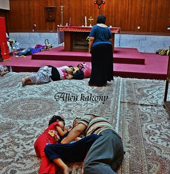 iraqi refugiees sleeping in church &#8211; es