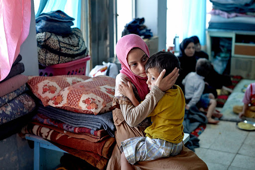 Des civils déplacés dans le gouvernorat de Duhok, en Iraq &#8211; es