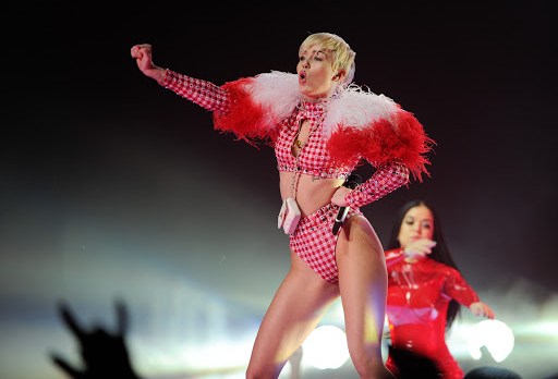 Miley Cyrus in performance &#8211; es