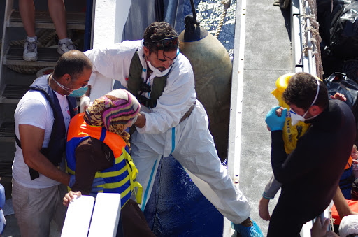 Transferring a migrant on the Migrant Offshore Aid Station &#8211; es