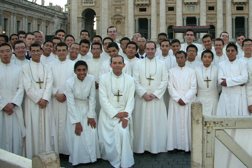 Priests from LUMEN DEI &#8211; es