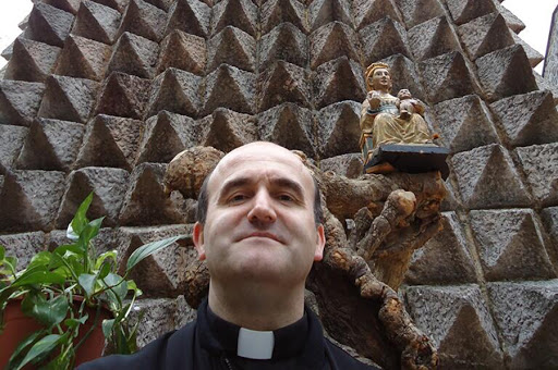 Monseñor Munilla with Ntra Sra Aranzazu &#8211; es