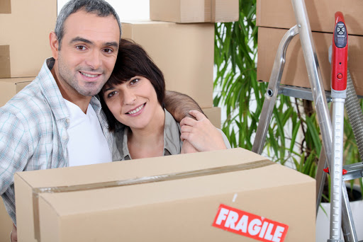 Couple moving home &#8211; es