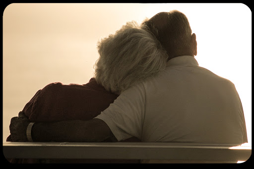 WEB Elderly Couple Michael Brant CC &#8211; es