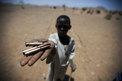 A child collects bullets from the ground &#8211; es