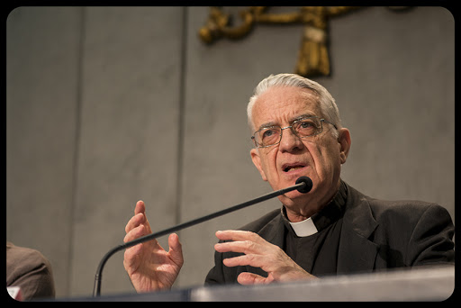 Press Conference &#8211; Synod of Bishops 10-10-2014 &#8211; Father Federico Lombardi &#8211; 01 &#8211; Antoine Mekary &#8211; es