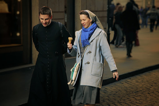 A seminarian and a nun &#8211; es