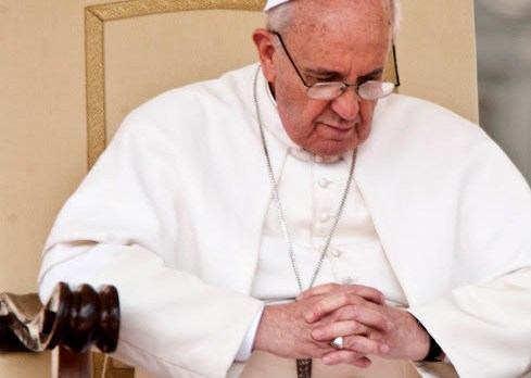 Pope Francis in prayer &#8211; es