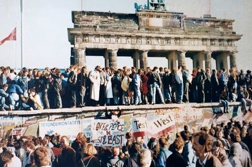The fall of Berlin Wall &#8211; es
